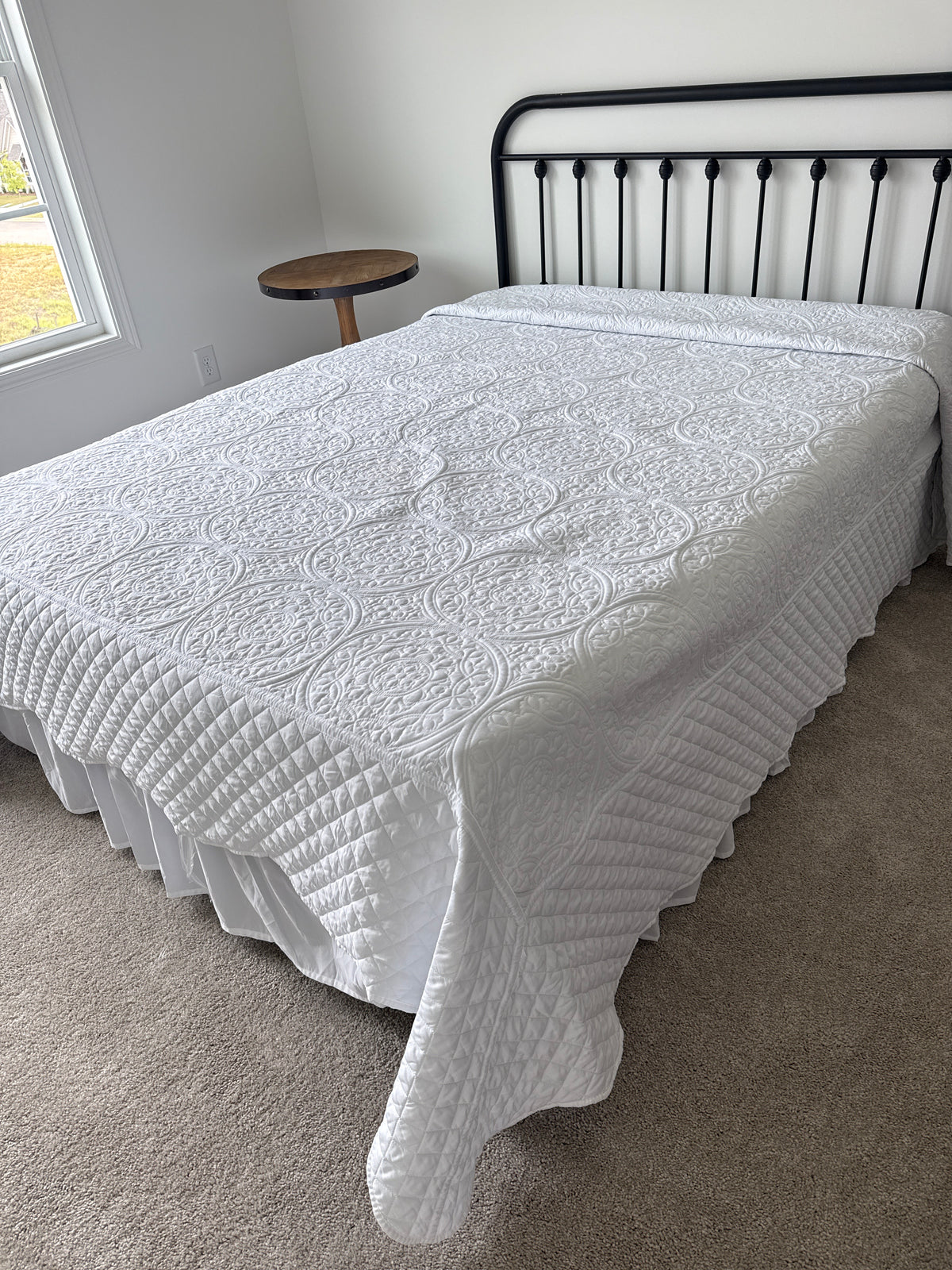Queen White Decorative Stitch Quilt