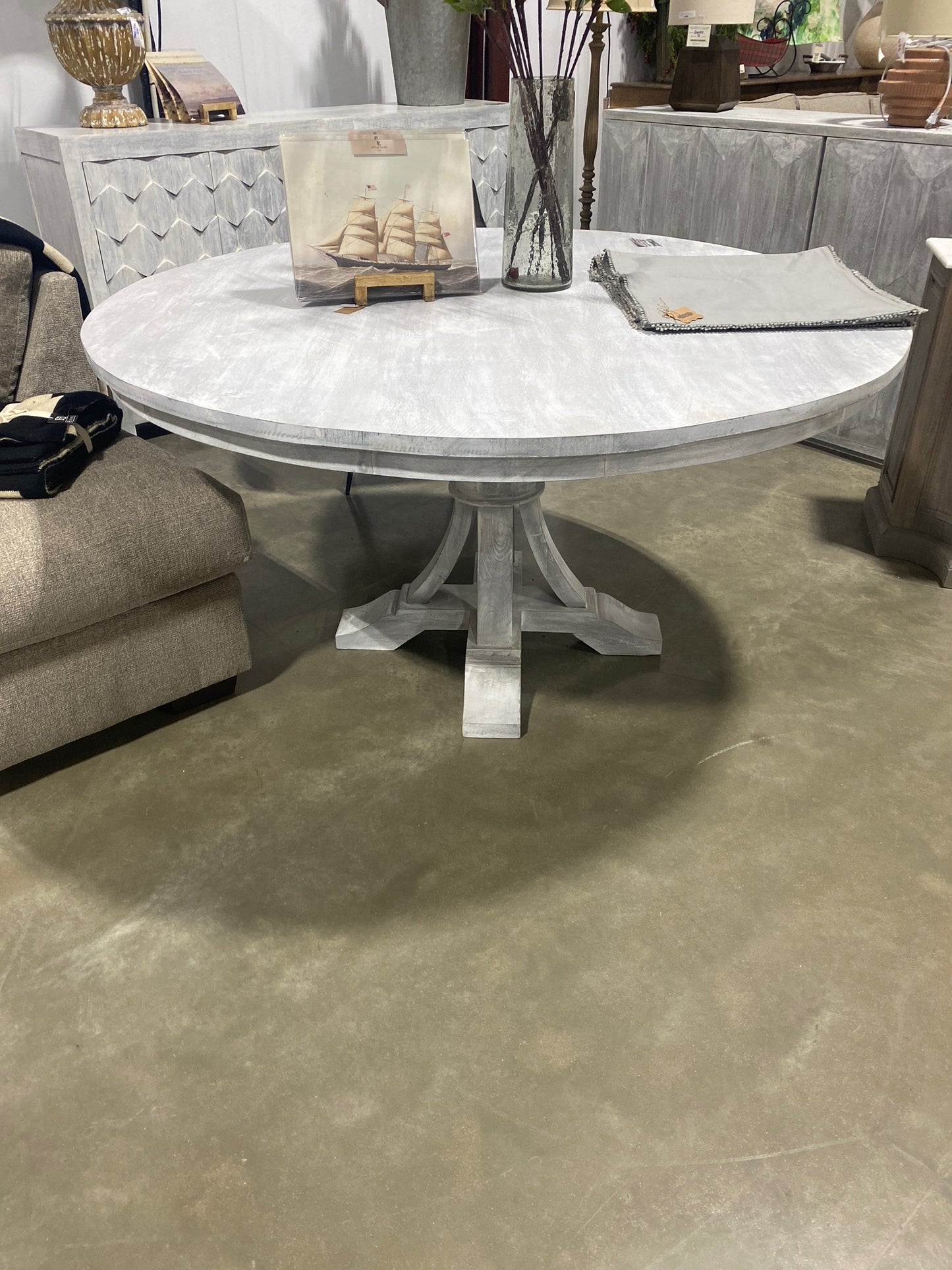 Round "Sarah" Dining Table
