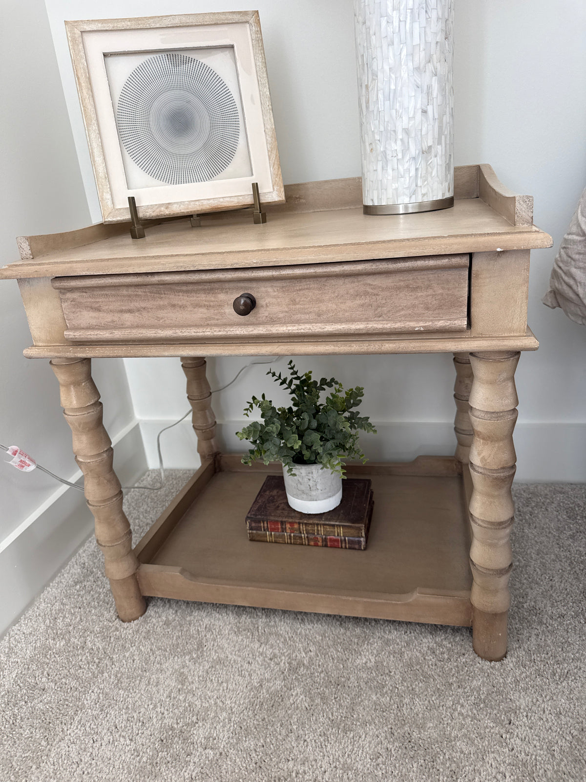 Light Wood Decorative Leg 1 Drawer Side Table