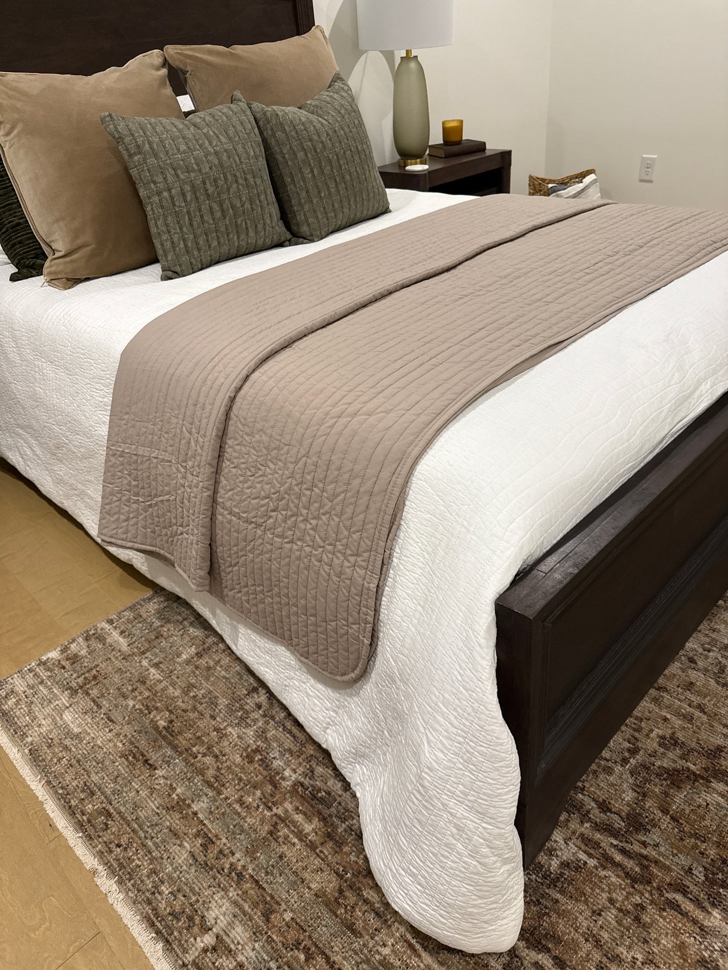 White Queen Stiched Comforter