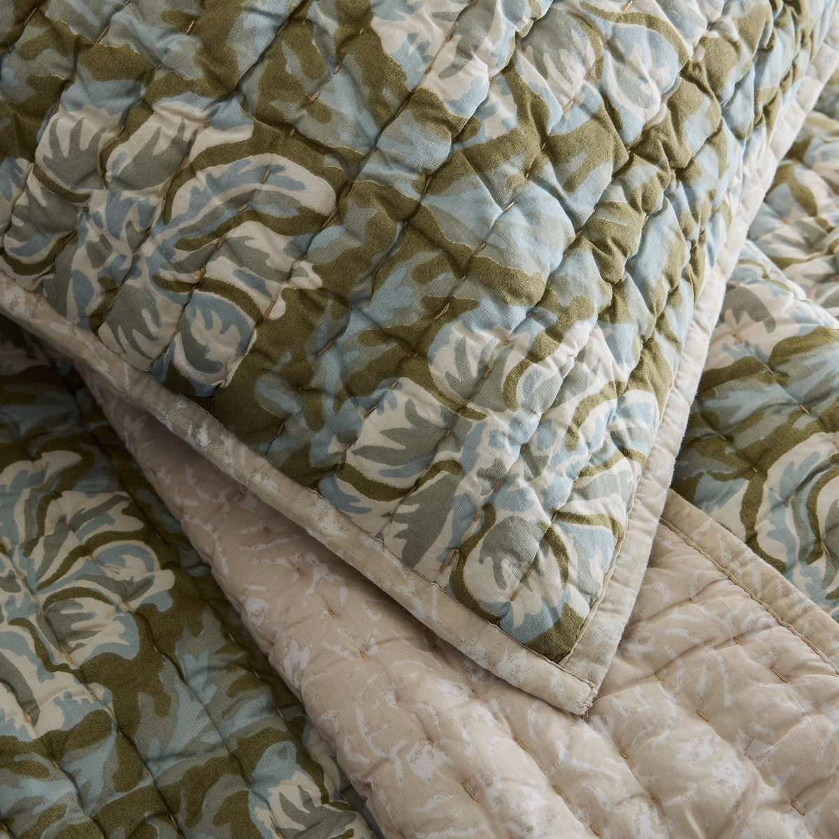 Lennon Floral Reversible Quilt - Full/Queen