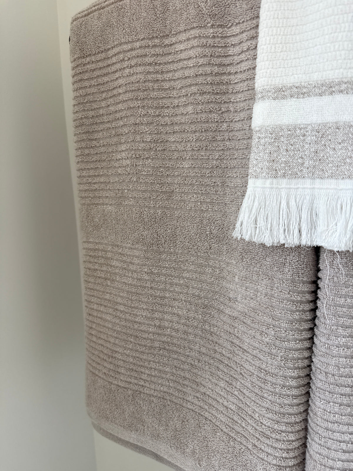 Latte Ribbed Bath Towel