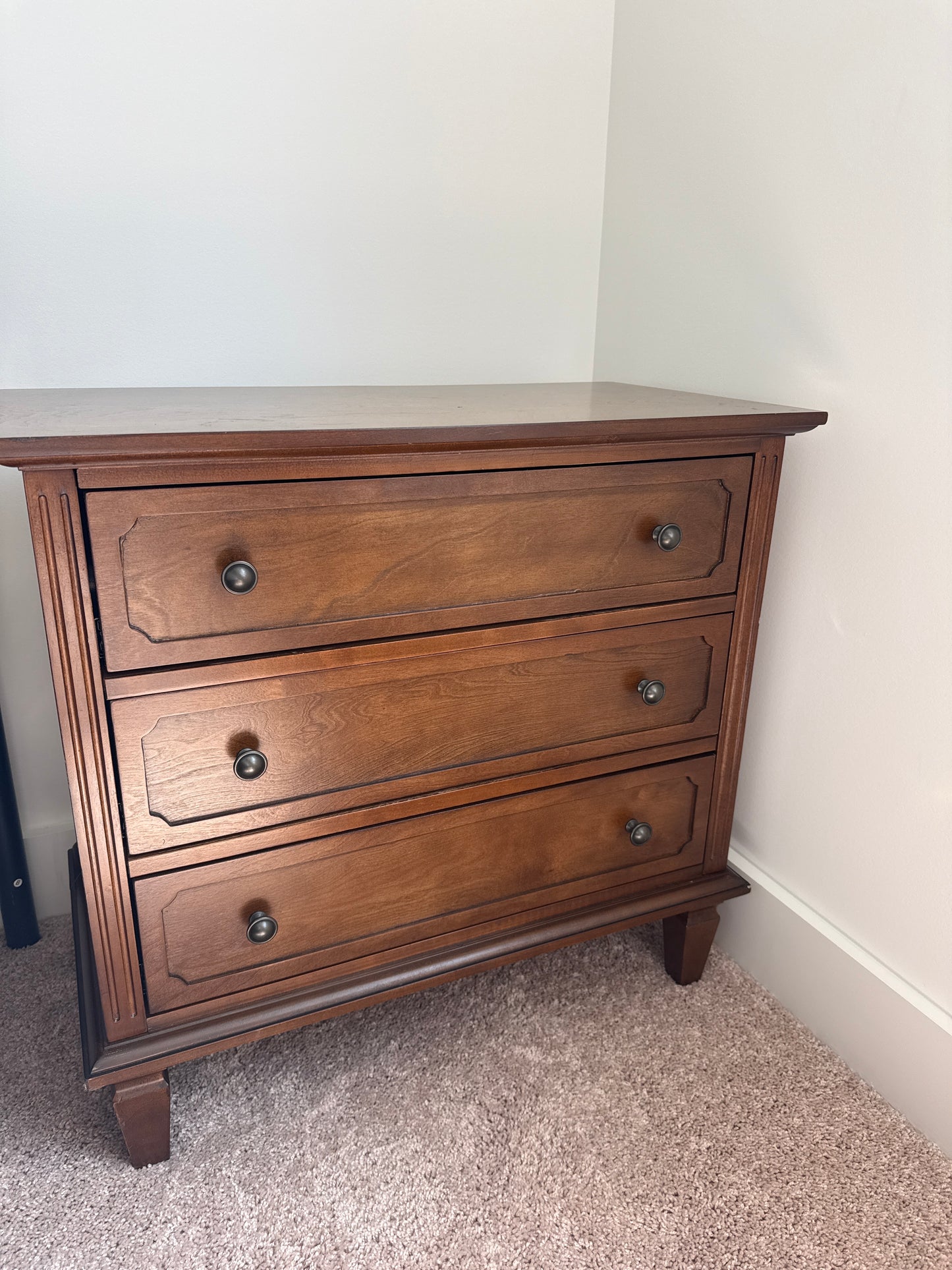 Traditional Wooden 3 Drawer Nightstand with USB