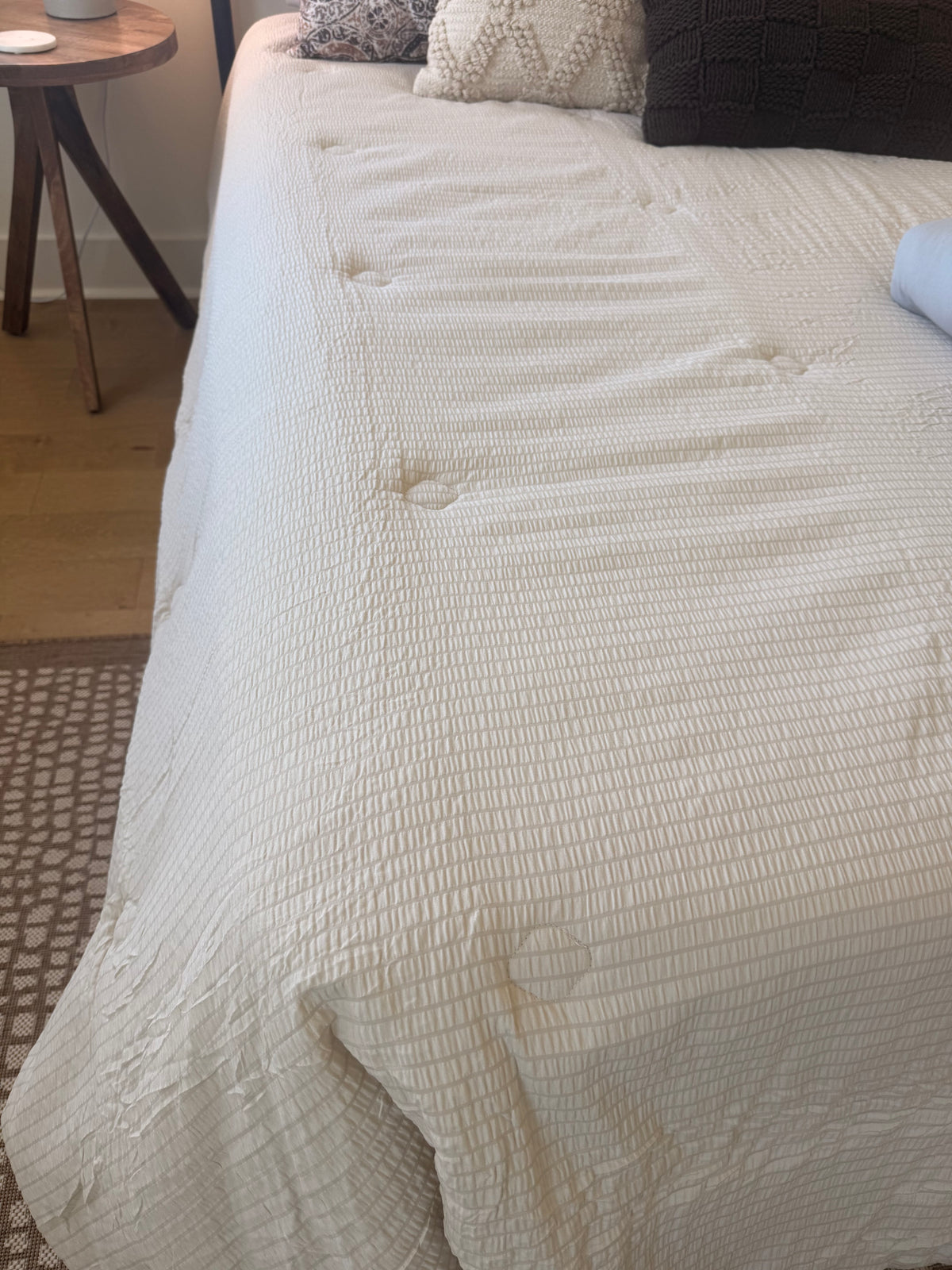 Ivory Tufted Faint Line Queen Comforter