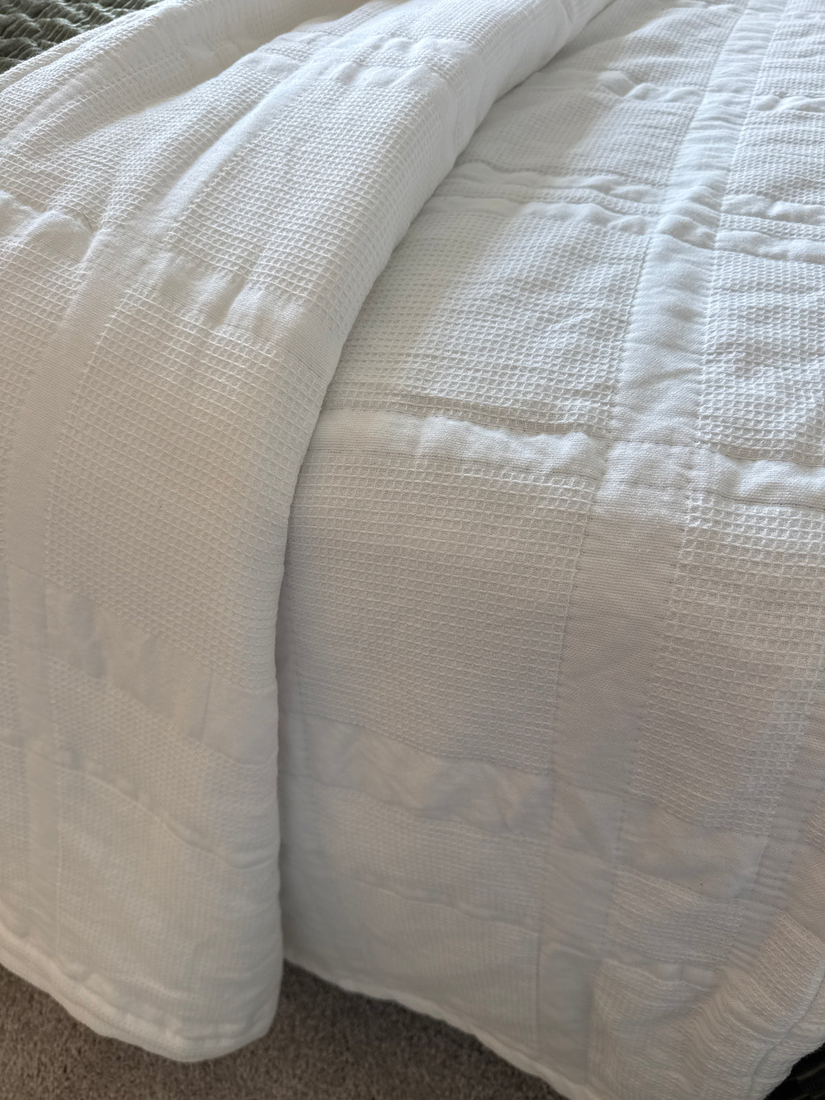 Queen White Waffle Knit Quilt
