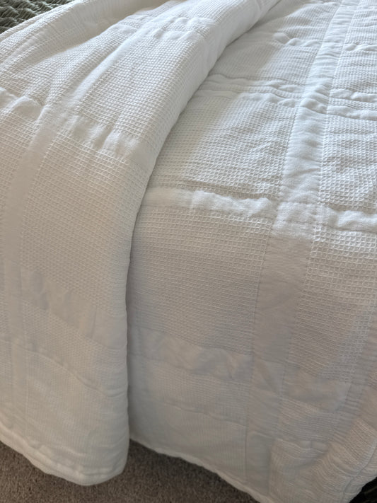 Queen White Waffle Knit Quilt
