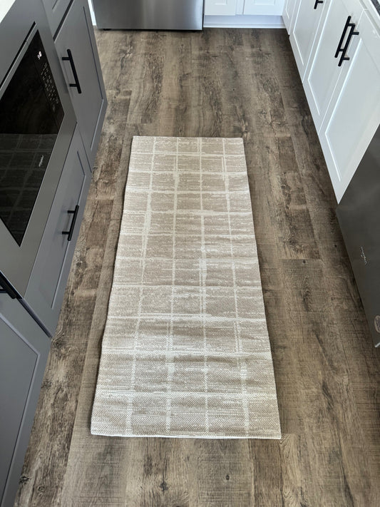 Taupe 2'x4' Rug