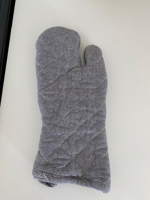 Gray Pattern Oven Mitt