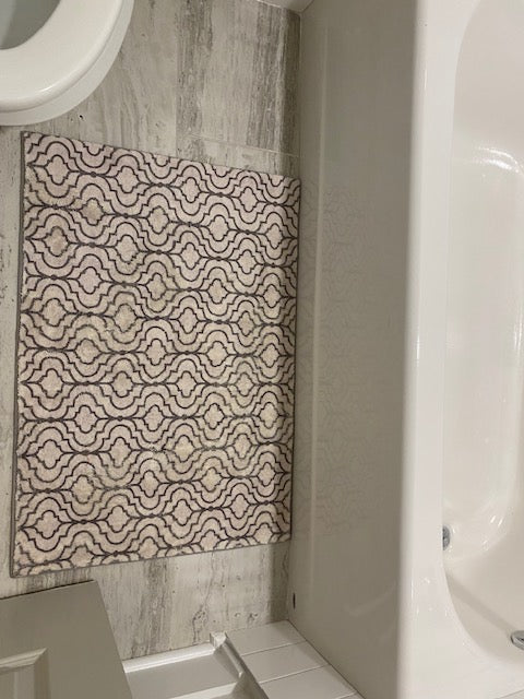 Charcoal Quatrefoil Bath Mat