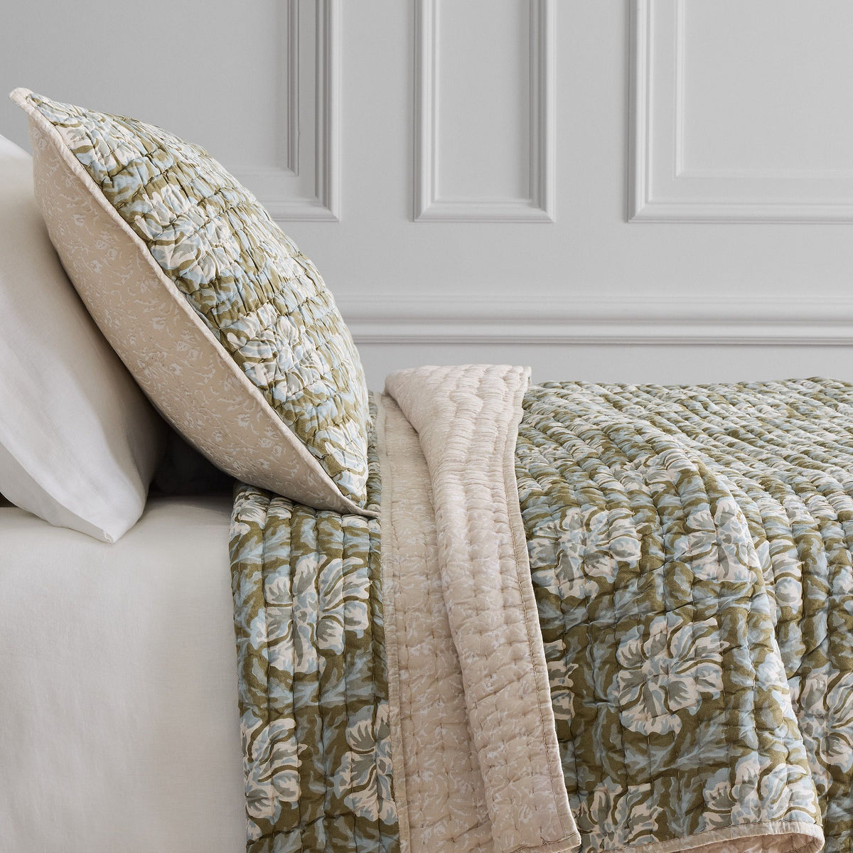 Lennon Floral Reversible Quilt - Full/Queen