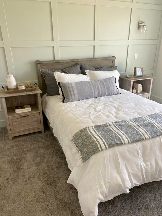 White and Grey Bedding Set - Queen (Pillows Included)